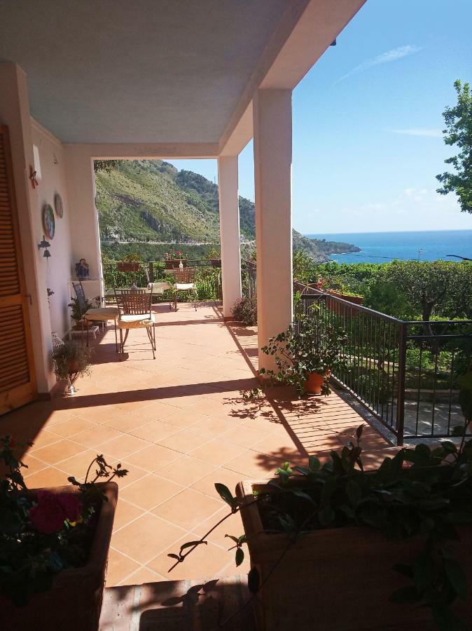 B&B La Casa Del Gelso Acquafredda Exterior photo